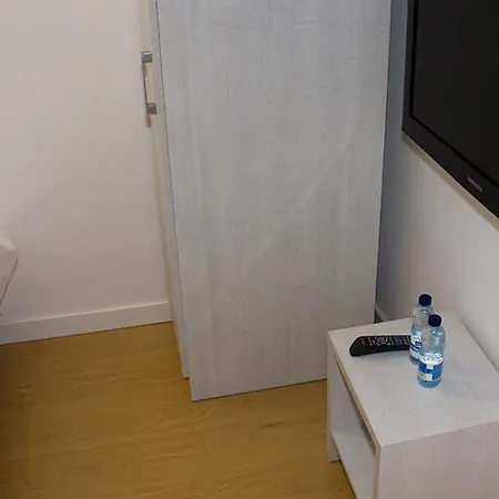 Hostalin Diputacion 2* バルセロナ